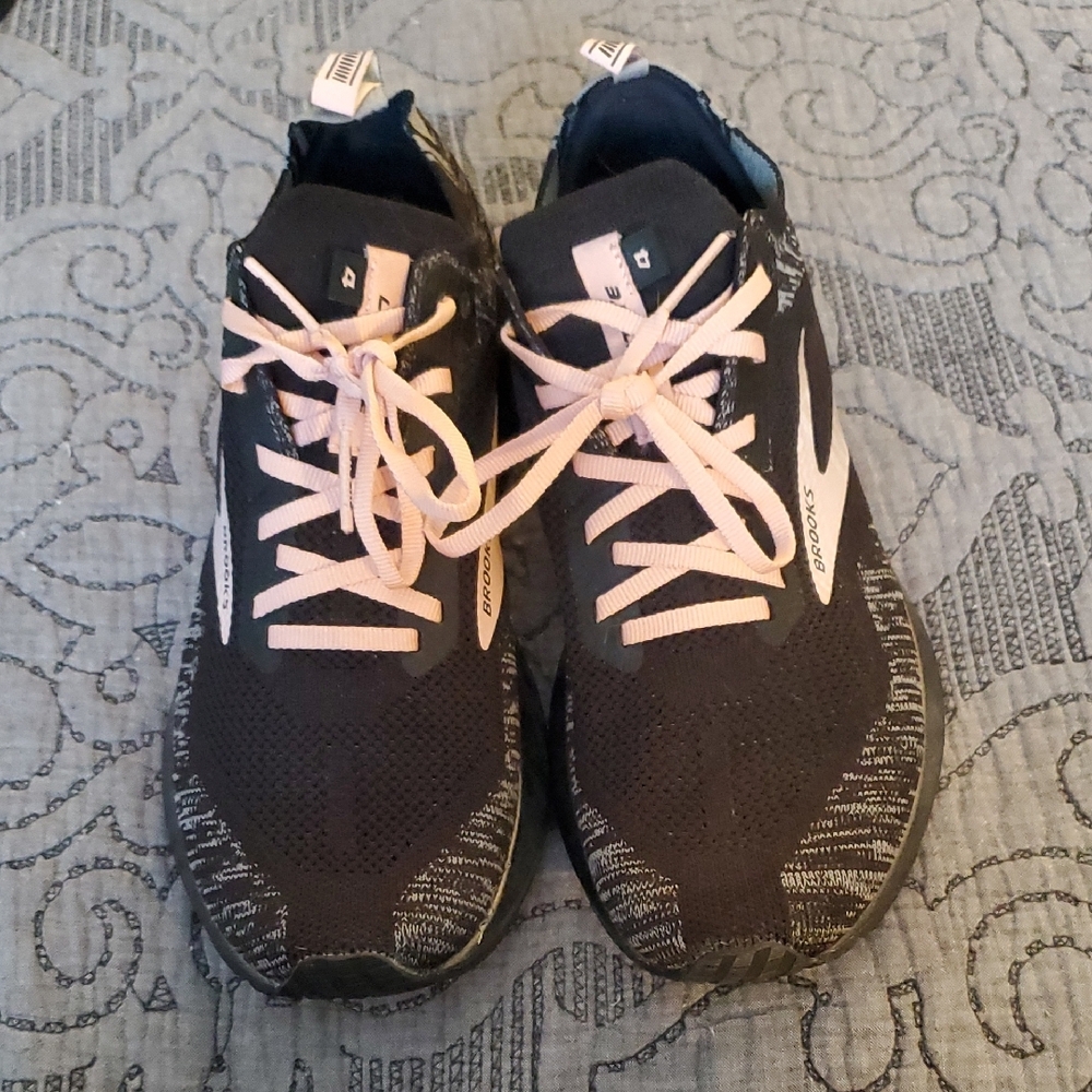 Brooks Levitate 4 Shoes - Black/light Pink